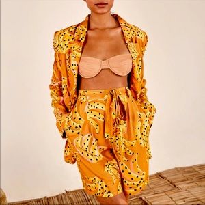 FARM Rio BNWT caramel raining banana shorts szL